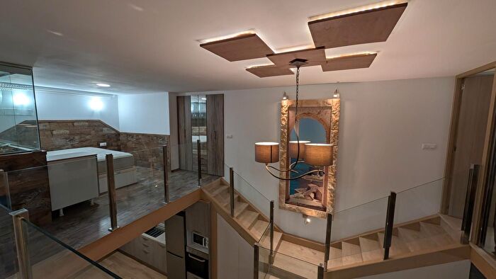 Casas en venta y pisos alquiler - 1