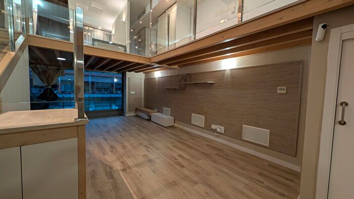 Casas en venta y pisos alquiler - 3