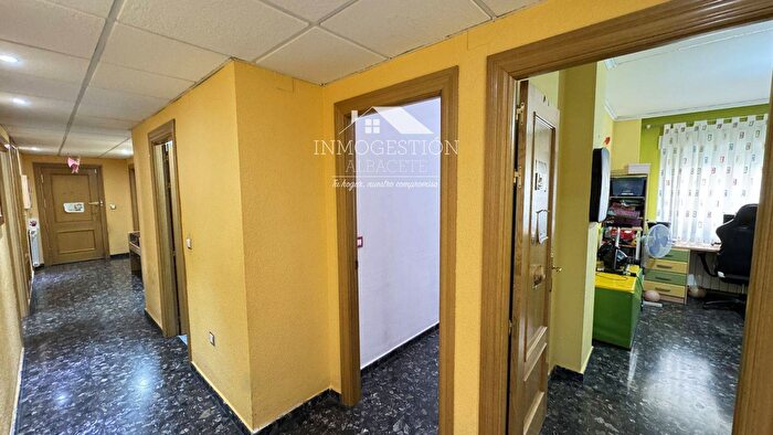 Casas en venta y pisos alquiler - 3