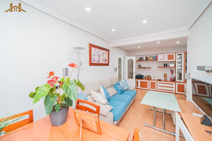 Casas en venta y pisos alquiler - 1