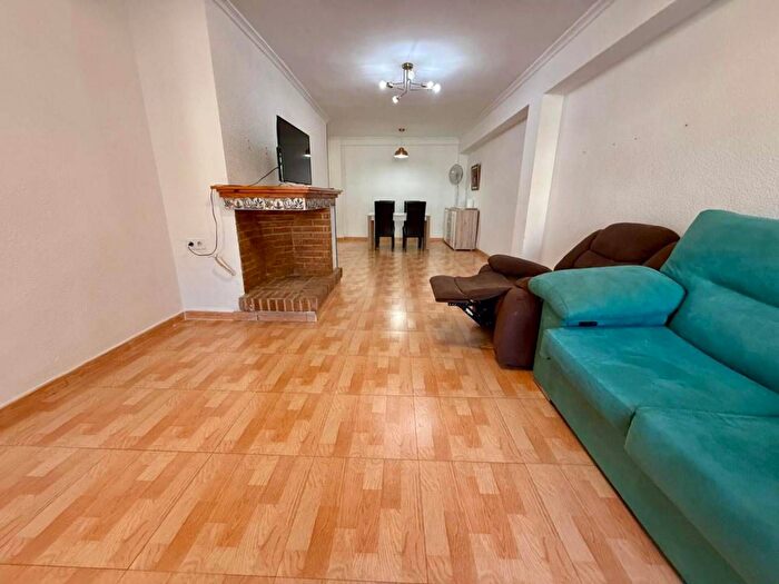 Casas en venta y pisos alquiler - 1