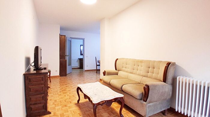 Casas en venta y pisos alquiler - 1