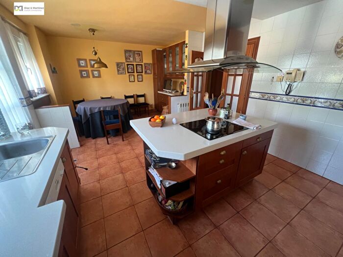 Casas en venta y pisos alquiler - 3