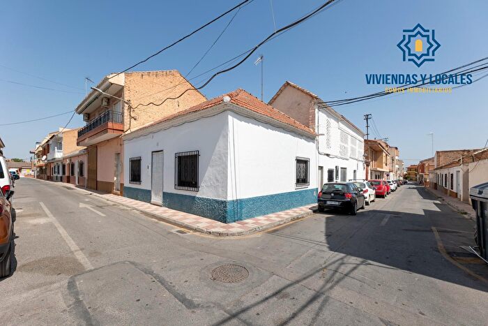 Casas en venta y pisos alquiler - 1