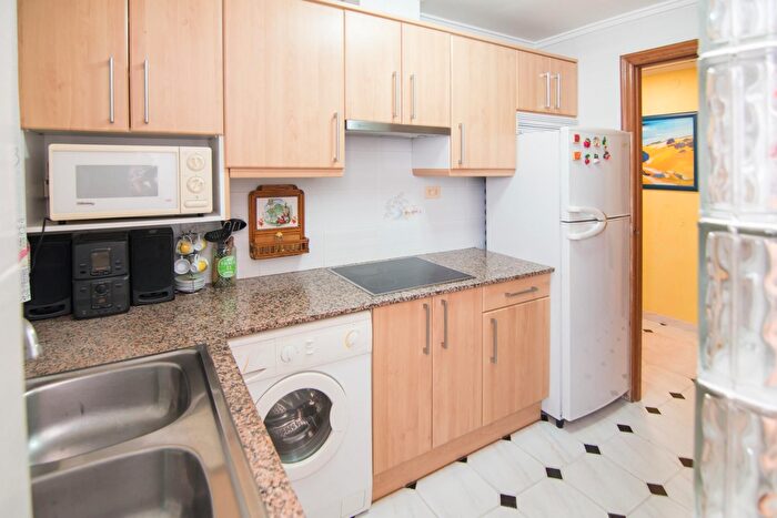 Casas en venta y pisos alquiler - 3