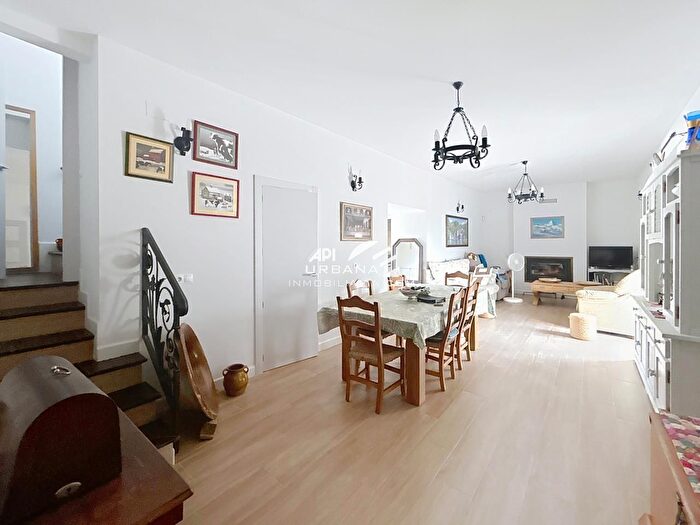 Casas en venta y pisos alquiler - 1