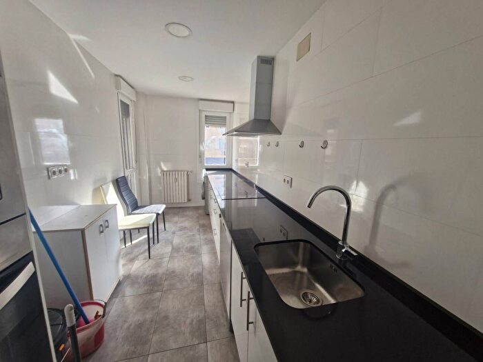 Casas en venta y pisos alquiler - 3