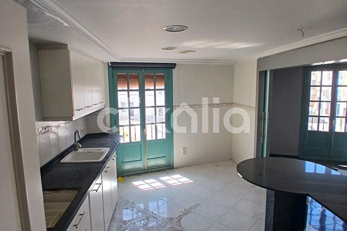 Casas en venta y pisos alquiler - 3