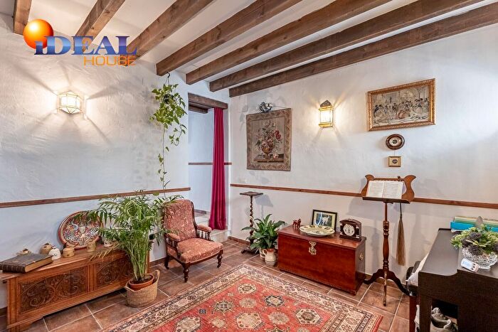 Casas en venta y pisos alquiler - 3
