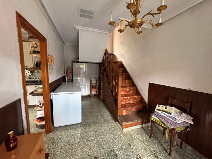 Casas en venta y pisos alquiler - 3
