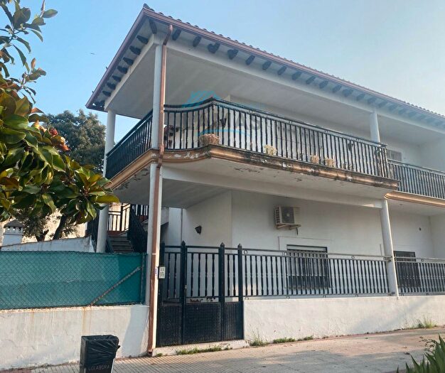 Casa en venta en Talayuela, Cáceres de 5 habitaciones