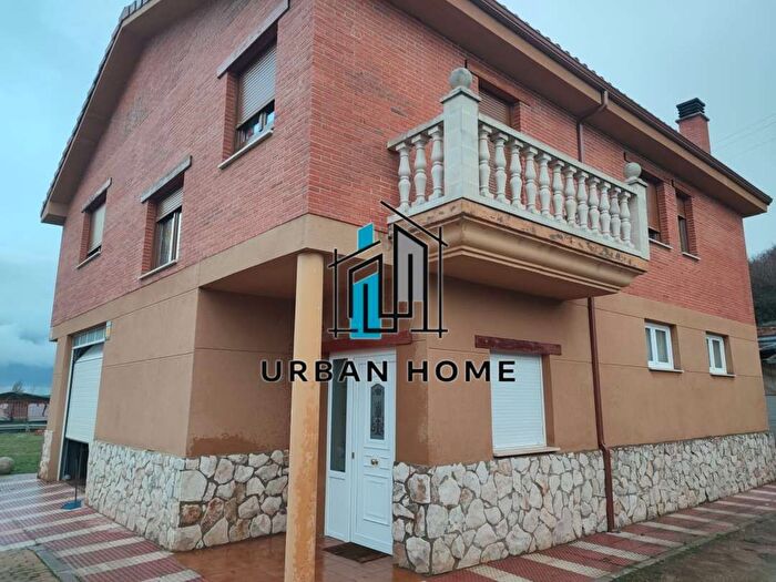 Casa en venta en Santovenia de la Valdoncina, León de 3 habitaciones