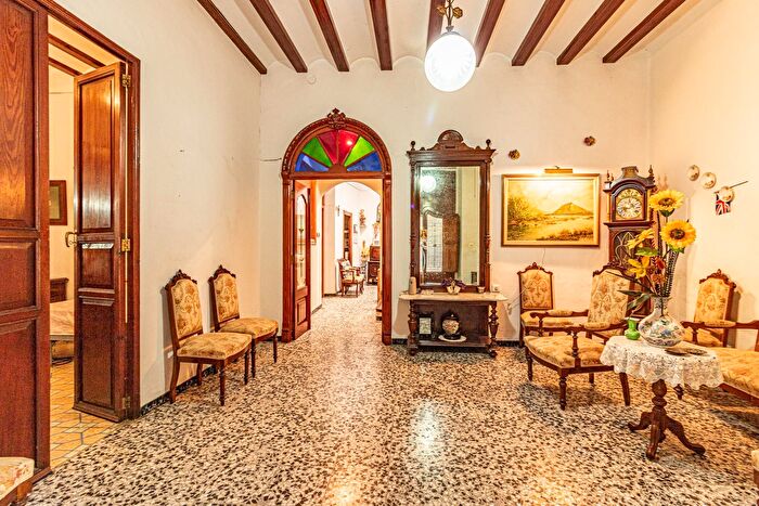 Casas en venta y pisos alquiler - 1