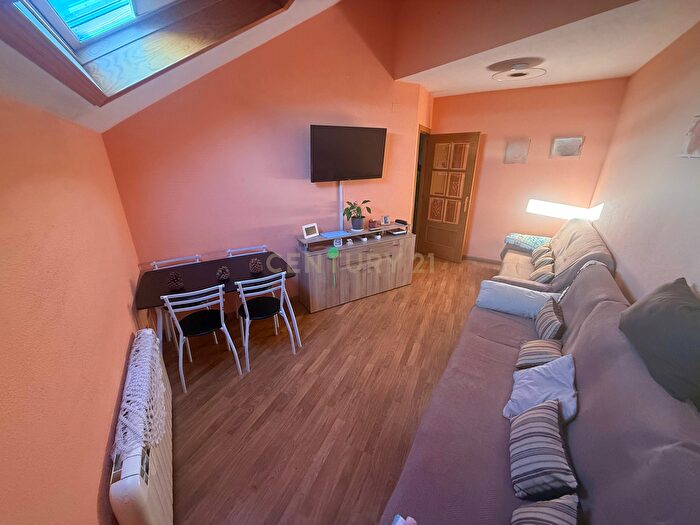 Casas en venta y pisos alquiler - 1