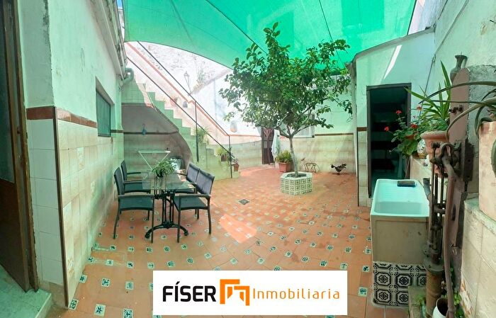 Casas en venta y pisos alquiler - 1