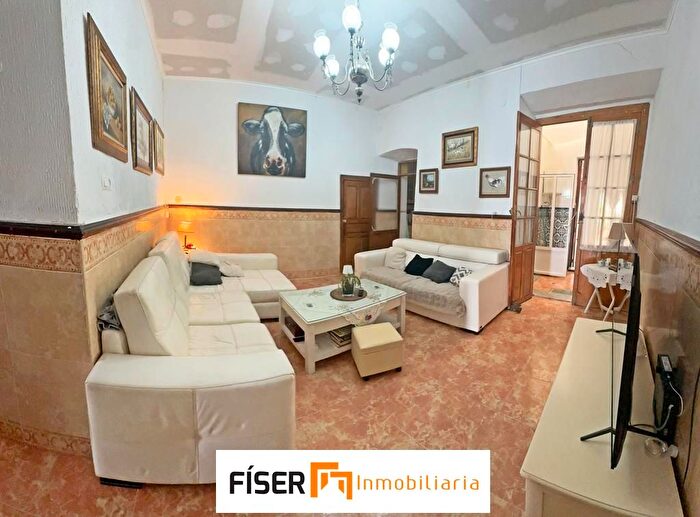 Casas en venta y pisos alquiler - 3