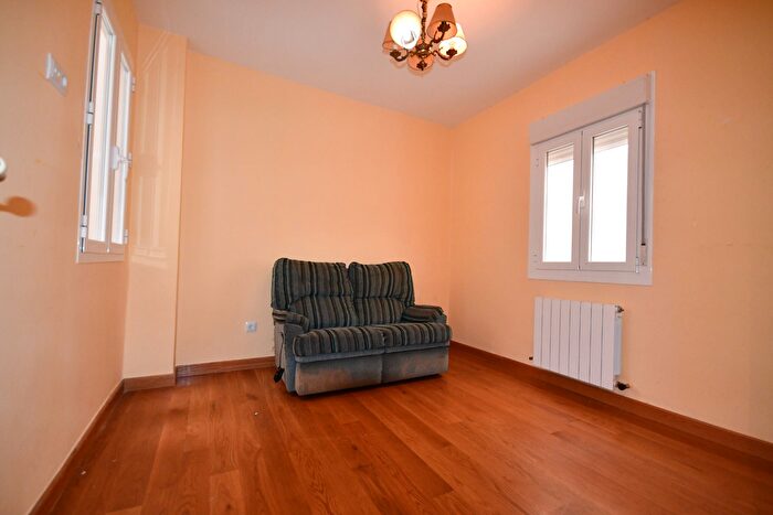 Casas en venta y pisos alquiler - 2