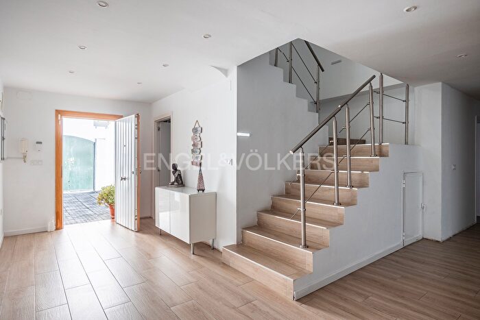 Casas en venta y pisos alquiler - 1