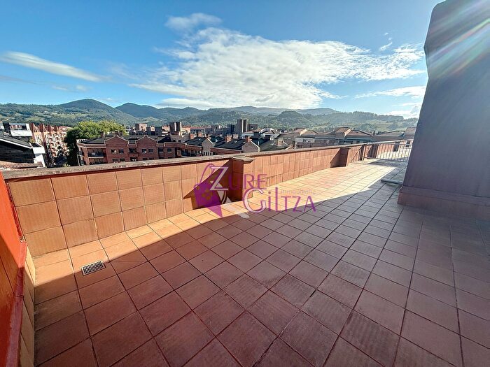 Casas en venta y pisos alquiler - 3