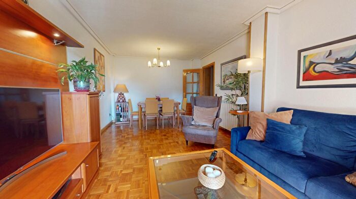 Casas en venta y pisos alquiler - 1