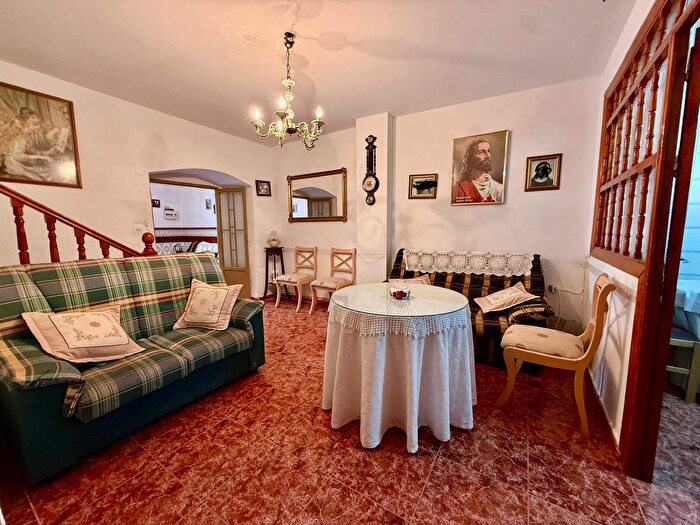Casas en venta y pisos alquiler - 3