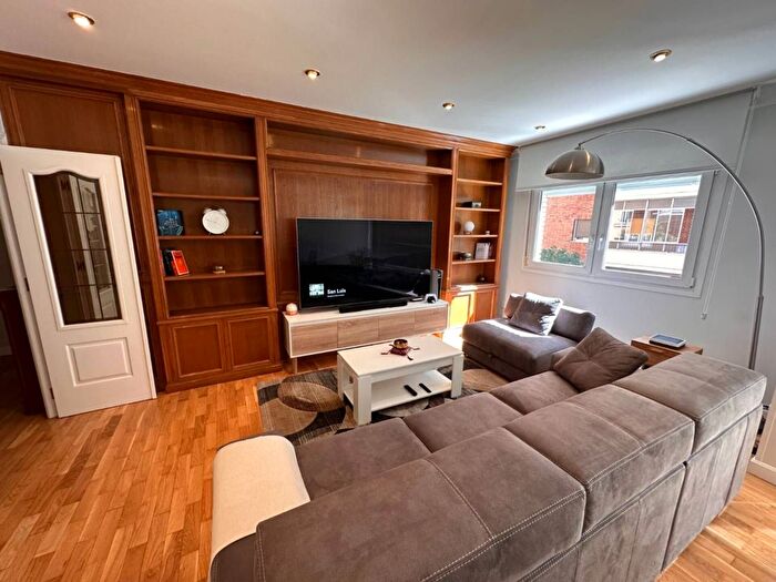 Casas en venta y pisos alquiler - 1