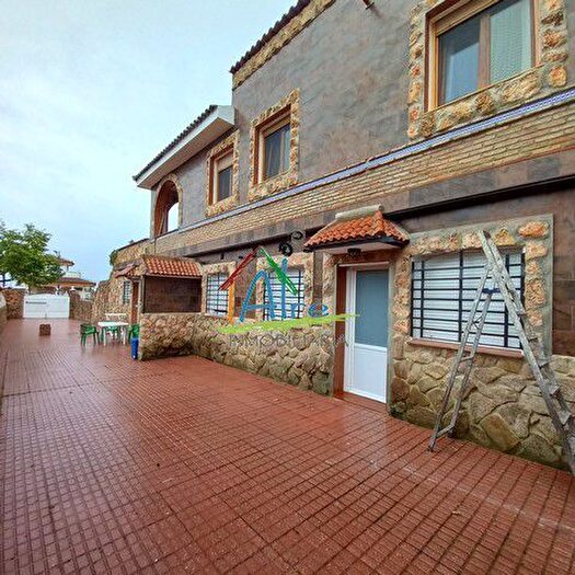 Casas en venta y pisos alquiler - 1
