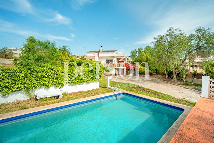 Casa en venta en Pla dels Aljubs, La Pobla de Vallbona de 5 habitaciones