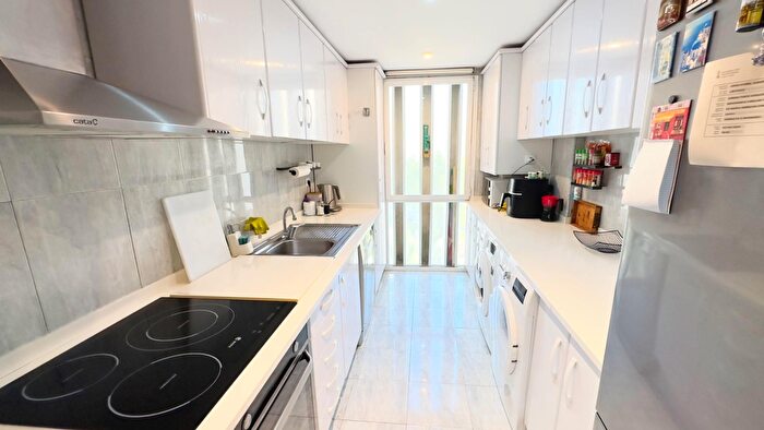 Casas en venta y pisos alquiler - 3