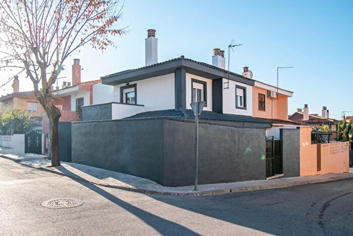 Casas en venta y pisos alquiler - 1