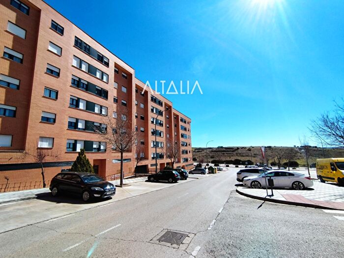 Casas en venta y pisos alquiler - 1