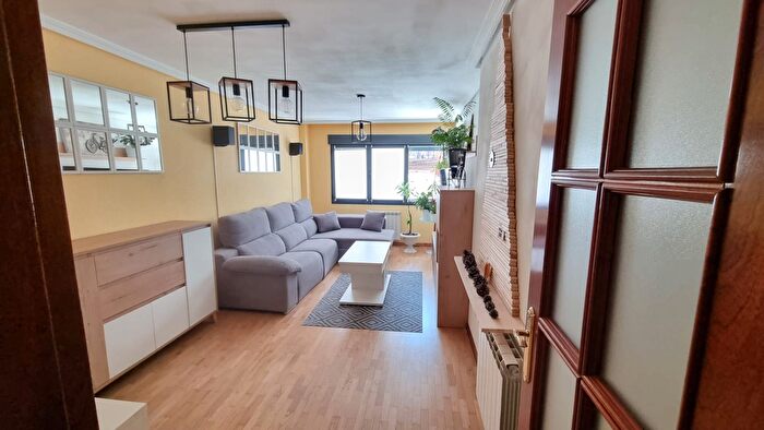Casas en venta y pisos alquiler - 1