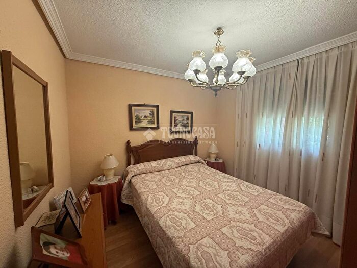 Casas en venta y pisos alquiler - 3