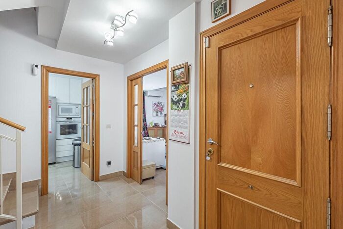 Casas en venta y pisos alquiler - 3