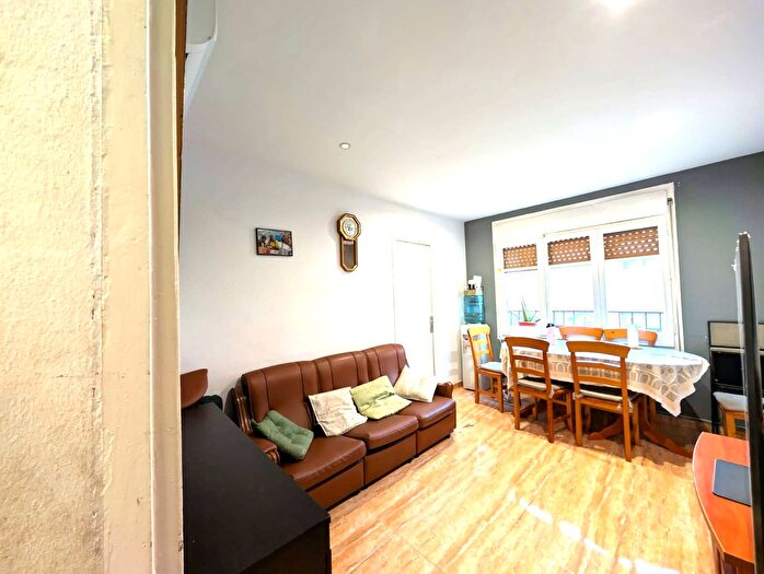 Piso en venta en La Gavarra, Cornellà de Llobregat de 3 habitaciones