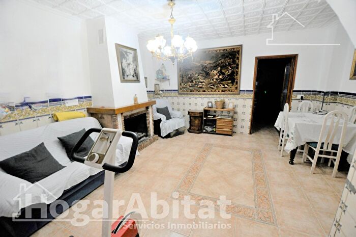 Casas en venta y pisos alquiler - 1