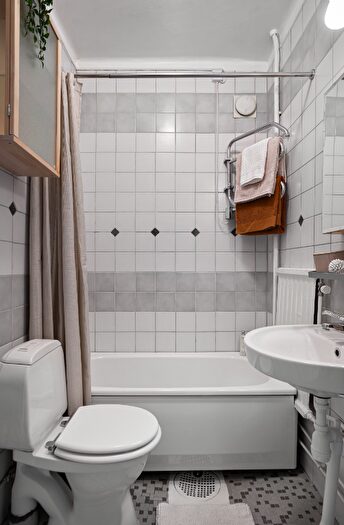 Casas en venta y pisos alquiler - 3