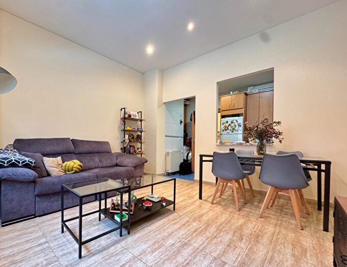 Casas en venta y pisos alquiler - 1