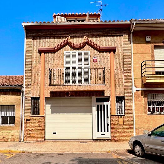 Casas en venta y pisos alquiler - 1