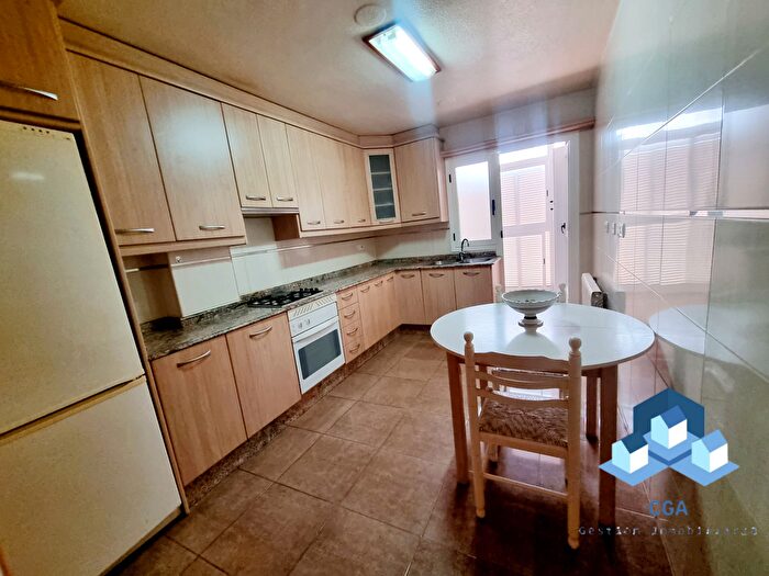 Casas en venta y pisos alquiler - 3