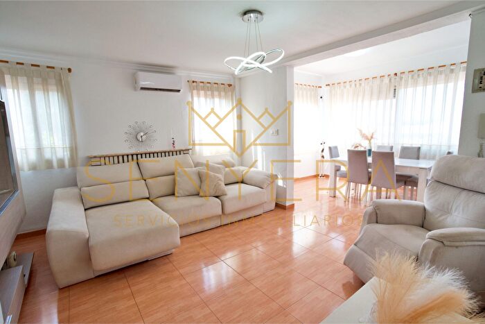 Casa en venta en Ribaroja de Túria, Valencia de 5 habitaciones