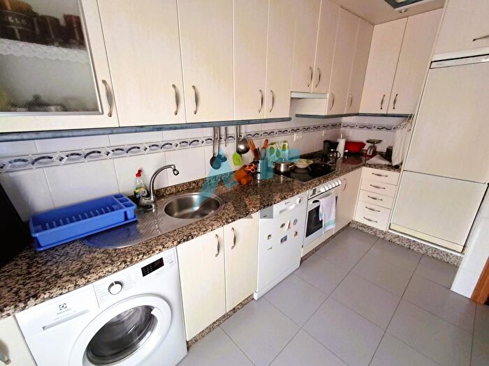 Casas en venta y pisos alquiler - 3