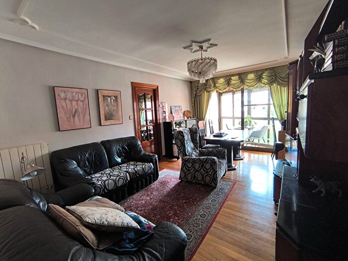 Casas en venta y pisos alquiler - 1