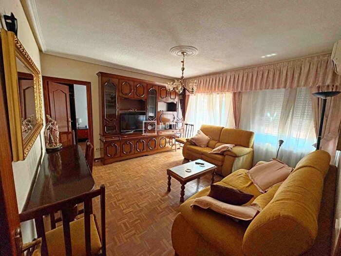 Casas en venta y pisos alquiler - 1