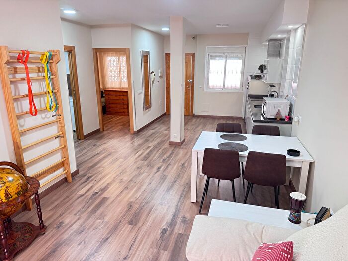 Casas en venta y pisos alquiler - 3