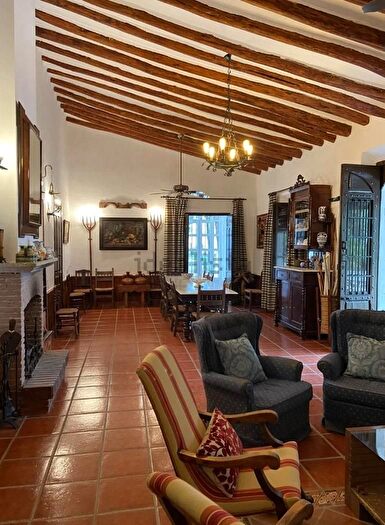 Casas en venta y pisos alquiler - 1