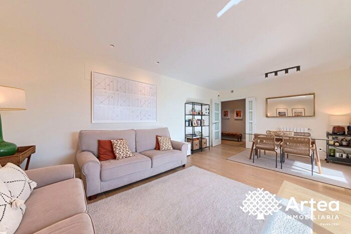 Casas en venta y pisos alquiler - 3