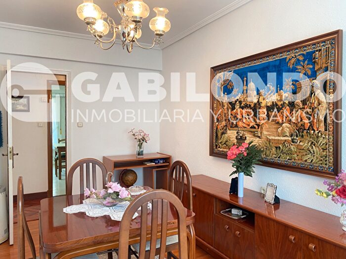 Casas en venta y pisos alquiler - 3