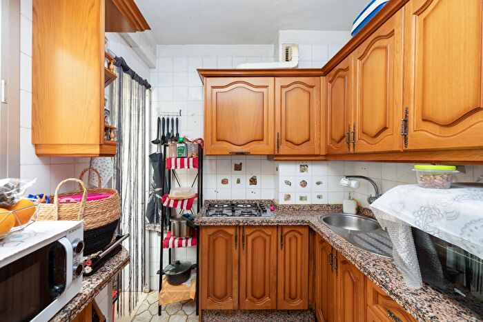 Casas en venta y pisos alquiler - 3