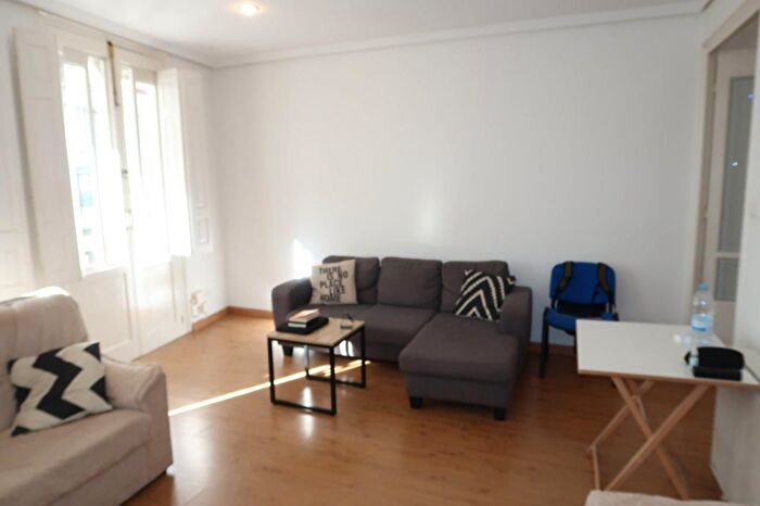 Casas en venta y pisos alquiler - 3